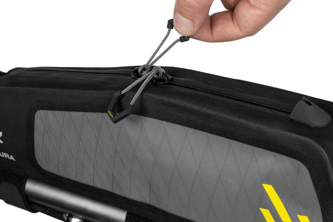 APIDURA BACKCOUNTRY LONG TOP TUBE PACK 1,8L - Image 2